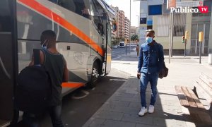 200 temporeros duermen hacinados en las calles de Lleida