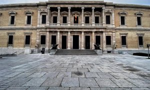 Entrada principal del Museo Arqueológico Nacional (MAN) flanqueada por dos esfinges aladas, en Madrid (España). - EDUARDO PARRA / EUROPA PRESS