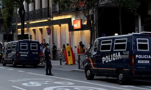 Despliegue policial junto a la sede del PSOE en la calle Ferraz de Madrid. - EFE/ Rodrigo Jiménez
