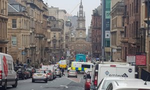 26/06/2020 - Inmediaciones del hotel donde un hombre ha asesinado a tres personas en el centro de Glasgow.  / EFE - PATRICK PIECIUN