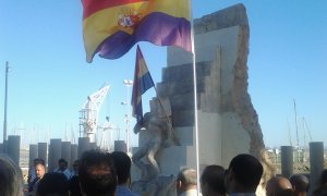 Monumento a los españoles deportados a los campos de concentración nazis, en el Puerto de Almería.
