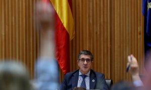 03/07/2020.- El presidente de la Mesa de la Comisión por la Reconstrucción Económica y Social en el Congreso de los Diputados, Patxi López, durante las votaciones tras la sesión que debate este viernes. / EFE - Kiko Huesca