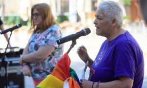 La presidenta de la Federación Estatal de Lesbianas, Gais, Trans y Bisexuales (FELGTB), Uge Sangil durante la rueda de prensa celebrada en la Plaza Pedro Zerolo de Madrid esta sábado para celebra un Orgullo, marcado por la pandemia del Covid-19, y profund