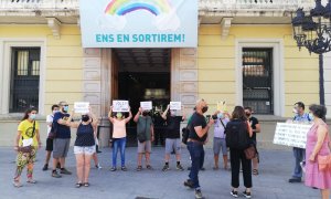 Imatge de la concentració contra la corrupció que s'ha fet aquest dimecres a l'Hospitalet. @cuplhospitalet