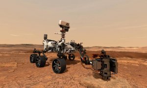 En esta ilustración, el rover Marte 2020 de la NASA usa su taladro para extraer una muestra de roca en Marte. / NASA