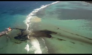 Ya son más de 1.000 toneladas de petróleo las vertidas frente a la Isla de Mauricio