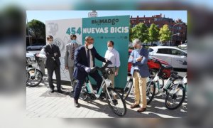 Críticas al Ayuntamiento de Madrid por los precios del nuevo servicio de bicicletas: "Este mercadeo es un descrédito y una tomadura de pelo"