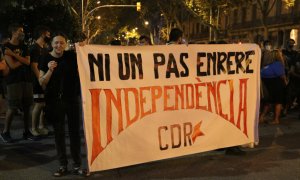 Pancarta de la capçalera de la manifestació convocada pel CDR l'11 de setembre del 2020, amb el lema 'Ni un pas enrere. Independència'. ACN/Marta Casado