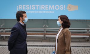 El líder del Partido Popular, Pablo Casado, junto a la presidenta de la Comunidad de Madrid, Isabel Díaz Ayuso, durante una visita al Hospital de Campaña de Ifema. E.P.