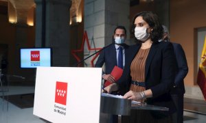 La presidenta madrileña, Isabel Díaz Ayuso, el vicepresidente madrileño, Ignacio Aguado (izda), y el consejero de Sanidad de Madrid, Enrique Ruiz. /EFE