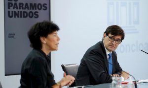 24/09/2020.- La ministra de Educación, Isabel Celaá, y el ministro de Sanidad, Salvador Illa, durante la rueda de prensa. / EFE/J.J. Guillén