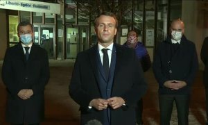 Macron califica de "ataque terrorista islamista" el asesinato de un profesor con un cuchillo