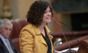 La diputada de Unidas Podemos Sofía Fernández Castañón, interviene desde la tribuna en el debate sobre la proposición no de ley relativa a la aplicación de las medidas necesarias para acabar con el invierno demográfico, fomentar la natalidad y proteger la