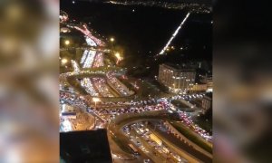 Captura de vídeo con los atascos a las afueras de París horas antes del confinamiento nacional.