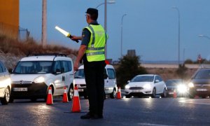 El zasca de un guardia civil a un conductor que trataba de salir de Madrid sin justificante