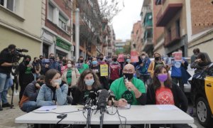 Representants del moviment pel dret a l'habitatge durant una roda de premsa a Nou Barris, Barcelona. Sindicat de Llogateres
