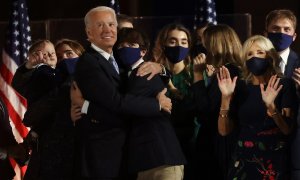 Joe Biden durante su celebración como ganador de las elecciones a partir de las proyecciones de los medios de EEUU.