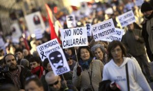 Manifestación contra la 'ley mordaza' entre la Puerta del Sol y el Congreso de los Diputados.