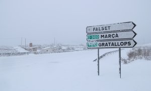 Carretera d'accés a Falset, completament nevada.