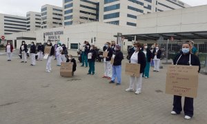 Limpiadoras protestan frente al Hospital de la Fe en València