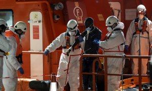 Imagen de archivo de servicios de emergencia tras el rescate de una embarcación en Canarias
