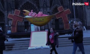 Denunciar los abusos de la Iglesia con una escultura gigante