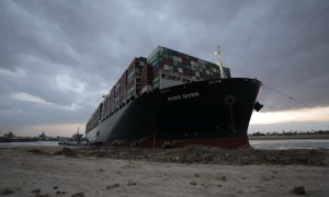 Imagen del buque Ever Given bloqueado en el canal de Suez. - Reuters