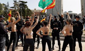 Cuatro activistas de Femen boicotean una exaltación a favor de Franco en Madrid.