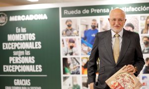 El presidente de Mercadona, Juan Roig,  posa en la presentación de los resultados de la cadena de supermercado en 2020. EFE/Ana Escobar