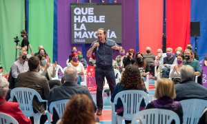 El candidato de Unidas Podemos a la Presidencia de la Comunidad, Pablo Iglesias, interviene durante un acto del partido en el Polideportivo municipal Cerro Buenavista de Getafe este martes 27 de abril de 2021.
