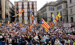 Manifestació de l'Assemblea a la plaça Sant Jaume de Barcelona per exigir la formació d'un Govern independentista.