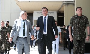 Imagen de archivo del presidente de Brasil, Jair Bolsonaro, acompañado de varios cargos militares. - Presidencia