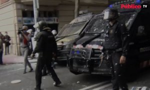 Nuevo desahucio en Barcelona: los Mossos cargan contra los vecinos y activistas que trataban de pararlo