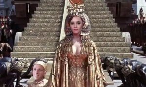 El hilarante e impresionante videomontaje de 'Cleopatra' con Ayuso, Sánchez, Almeida y varios cameos que arrasa en Twitter