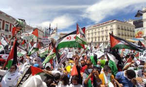 Fotografía de miles de manifestantes saharauis este sábado en la Puerta del Sol de Madrid. - Guillermo Martínez
