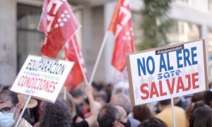 Concentración de trabajadores de Caixabank en Madrid  durante su segunda jornada de huelga en protesta por el ERE. E.P./Eduardo Parra