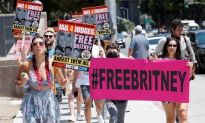 Protesta en apoyo de Britney Spears durante una audiencia del caso de tutela, en Los Ángeles. - REUTERS