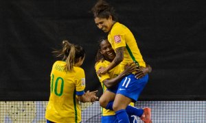 Las jugadoras de la selección de Brasil Formiga, Marta y Crintiane celebran un gol ante Corea en el Mundial femenino.