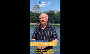 Abel Caballero acepta el reto de Karpov de enfrentarse en una partida de ajedrez