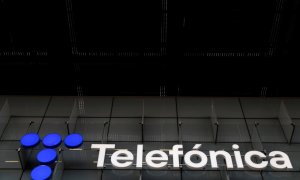 El logo de Telefónica, en su sede en la zona norte de Madrid. REUTERS/Sergio Perez