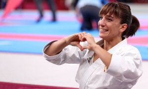 Sandra Sánchez después de ganar el oro en la final de Kata femenino durante los eventos de Kárate de los Juegos Olímpicos de Tokio 2020