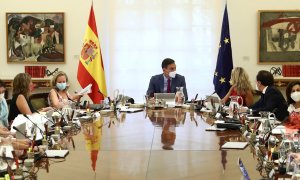 El presidente del Gobierno, Pedro Sánchez, en el  primer Consejo de Ministros tras el parón estival, en el Palacio de la Moncloa. EFE/Moncloa/Fernando Calvo