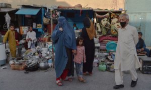 Gente en un mercado en Afganistán.