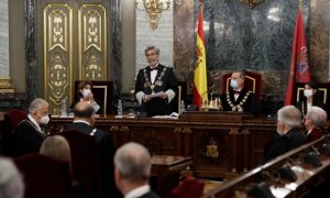 El presidente del CGPJ, Carlos Lesmes, en la inauguración del año judicial, junto a la fiscal general del Estado, Dolores Delgado, y el rey Felipe de Borbón