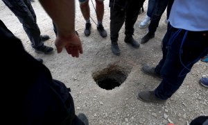 Agujero del túnel excavado por los encarcelados para escapar de la prisión de Gilboa, en el norte de Israel, el 6 de septiembre de 2021.