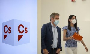 Daniel Pérez, jefe de los naranjas en Aragón y secretario de Comunicación de Cs, con Inés Arrimadas, el pasado 11 de agosto de 2021.
