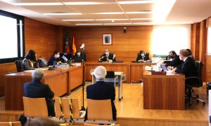 L'expresident d'Escal UGS, Recaredo del Potro (dreta) i l'exconseller delegat, José Luis Martínez Dalmau (esquerra), asseguts al banc dels acusats en la primera jornada del judici del Castor.