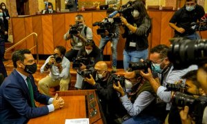 El presidente de la Junta, Juanma Moreno, antes de la intervención en la primera sesión del Debate sobre el Estado de la Comunidad a 27 de octubre del 2020, El Pleno del Parlamento andaluz acogerá este miércoles y jueves el Debate sobre el estado de la Co