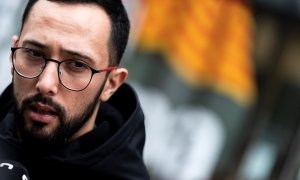 El rapero español José Miguel Arenas Beltrán, más conocido como Valtonyc, habla con periodistas sobre su caso de extradición el 26 de noviembre de 2019 en Bruselas.