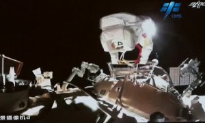 Wang Yaping se convierte en la primera mujer china en caminar por el espacio